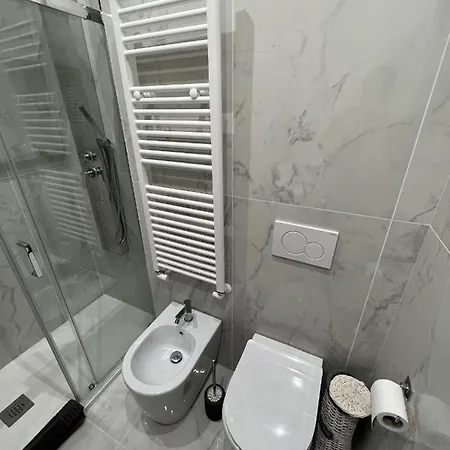 Emi's Bed & Breakfast 4*