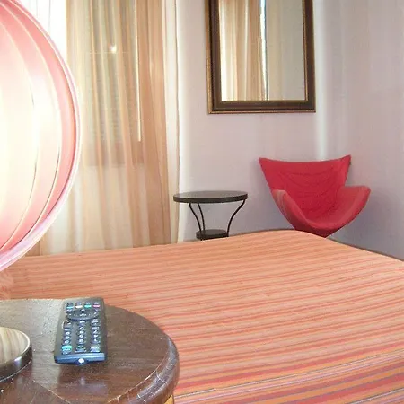 Emi's Bed & Breakfast 4*