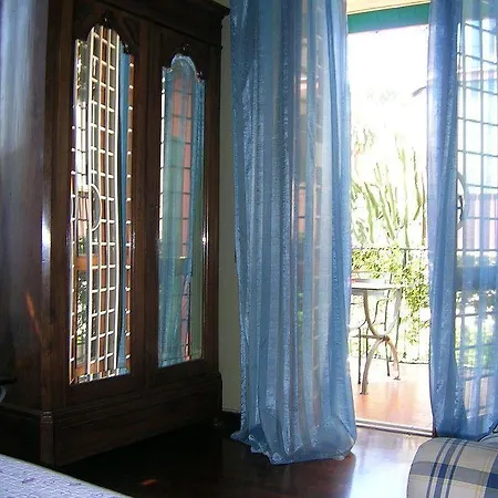 Emi's Bed & Breakfast