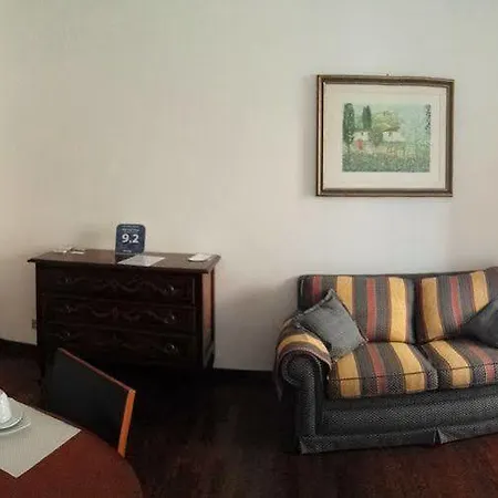 فندق مبيت وإفطار Emi's