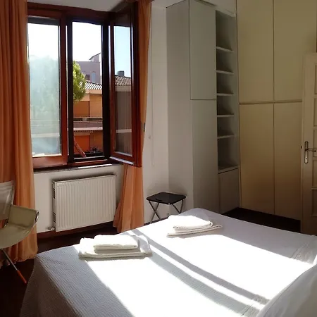 فندق مبيت وإفطار Emi's 4*